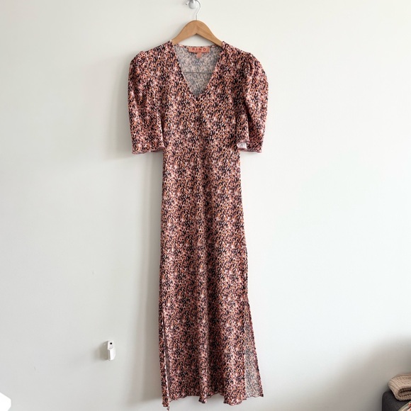 Rino & Pelle Foxy Fitted V-Neck Dress - Picture 3 of 11